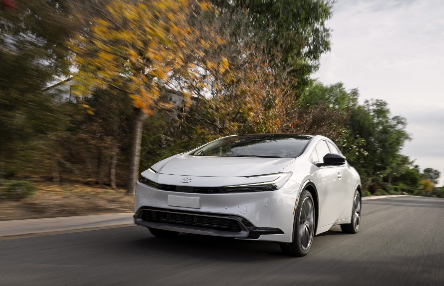 2023_Prius_Limited_WindChillPearl_205_H-1500x966.jpg